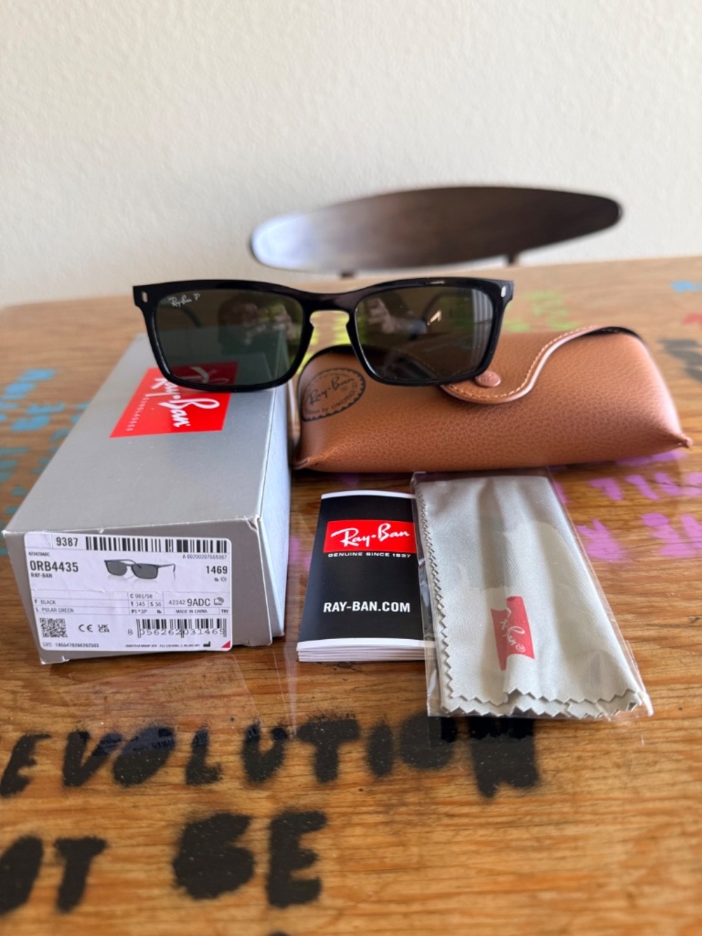 Men’s Ray-Ban 0RB4435 Polarized Sunglasses - Picture 4 of 12